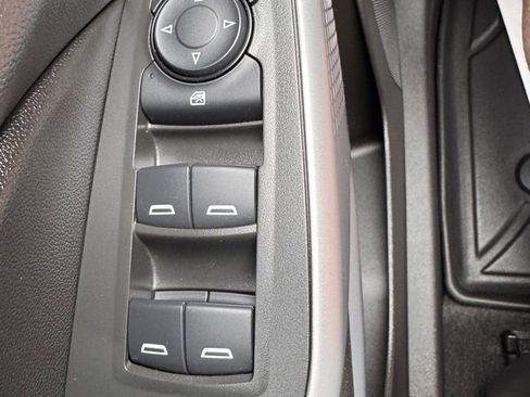 Used 2025 Chevrolet Trax LS w/ LS Convenience Package FWD image 21