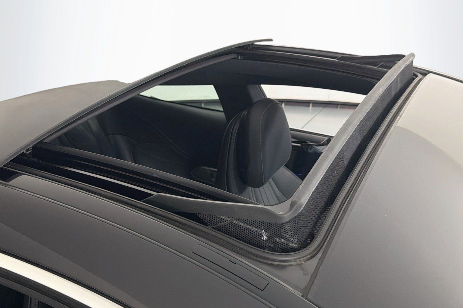 Used 2025 Mercedes-Benz CLE 300 4MATIC Coupe image 22