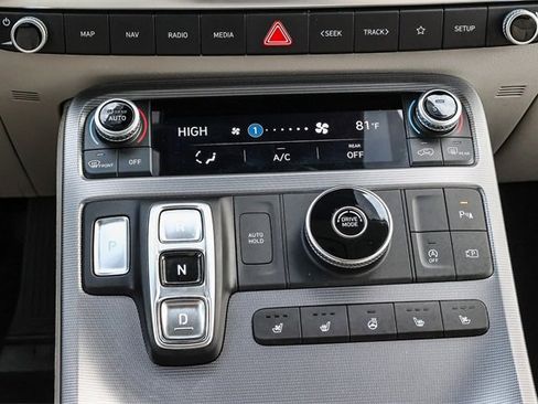 Used 2023 Hyundai Palisade Calligraphy image 14