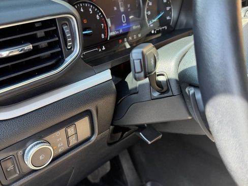 Used 2020 Ford Explorer XLT w/ Equipment Group 202A AWD/4WD image 18