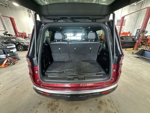 Used 2022 Jeep Wagoneer Series III w/ Flexible Seating Group image 21