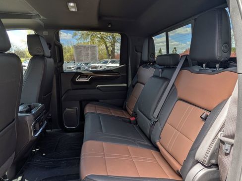 Used 2025 Chevrolet Silverado 1500 High Country AWD/4WD image 26