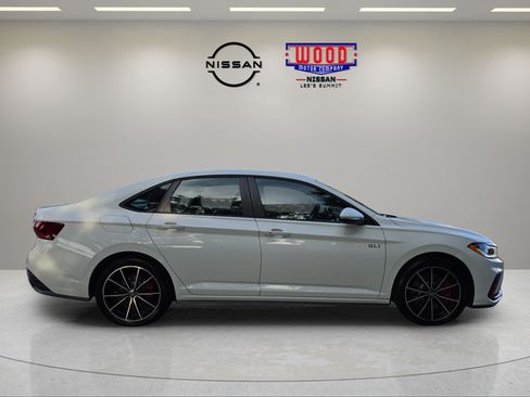 Used 2025 Volkswagen Jetta GLI Autobahn FWD image 2