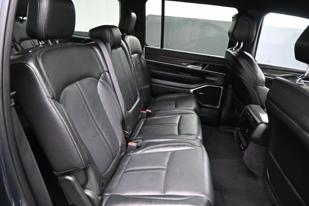Used 2024 Jeep Wagoneer L Series II w/ Flexible Seating Group AWD/4WD image 29