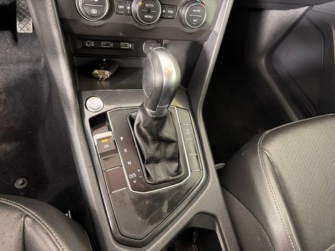Used 2018 Volkswagen Tiguan SE w/ 18" Alloy Wheels Package image 18