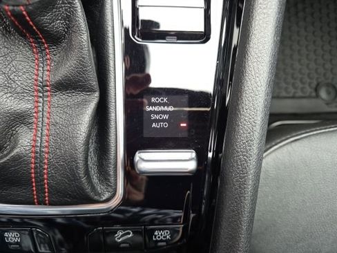 Used 2025 Jeep Compass Trailhawk image 9