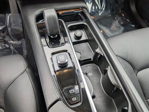 Used 2024 Volvo XC90 B6 Plus w/ Protection Package Premier image 12