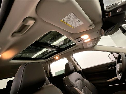 New 2025 Nissan Pathfinder Platinum w/ Lighting Package (N93) AWD/4WD image 36