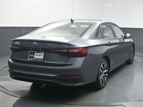 Used 2025 Volkswagen Jetta SE image 7