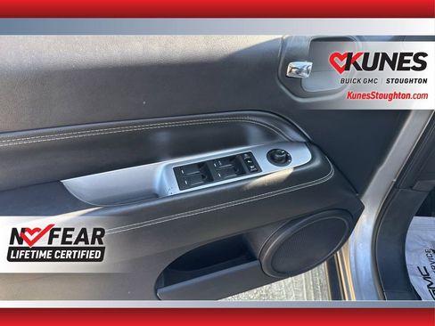 Used 2017 Jeep Compass High Altitude FWD image 20