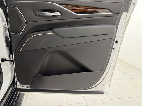 Used 2022 Cadillac Escalade ESV Premium Luxury AWD/4WD image 23