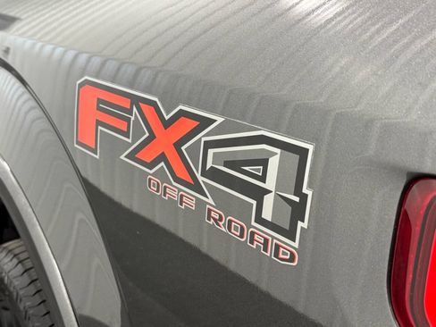 Used 2019 Ford F150 Lariat w/ Equipment Group 502A Luxury AWD/4WD image 5
