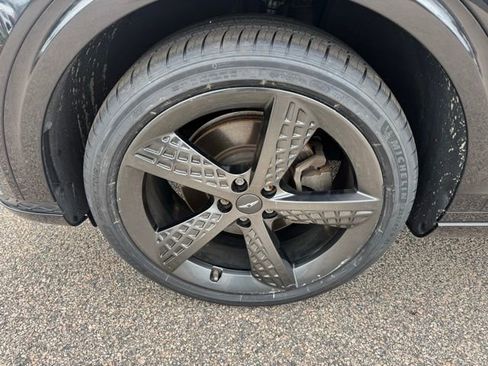 Used 2022 Genesis GV70 2.5T w/ Sport Prestige Package image 4