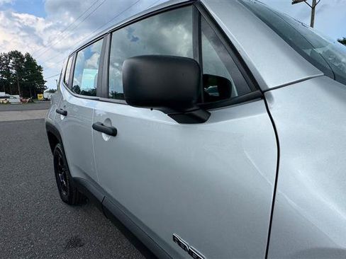 Used 2021 Jeep Renegade Sport AWD/4WD image 23