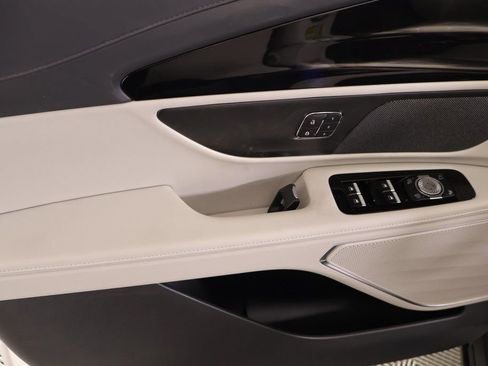 New 2026 Lincoln Nautilus Premier w/ Jet Appearance Package AWD/4WD image 15