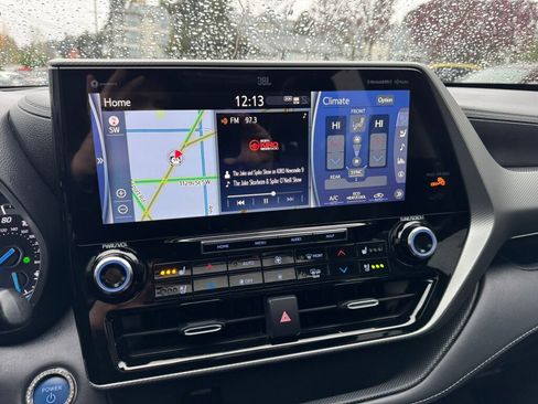 Used 2022 Toyota Highlander Platinum image 17