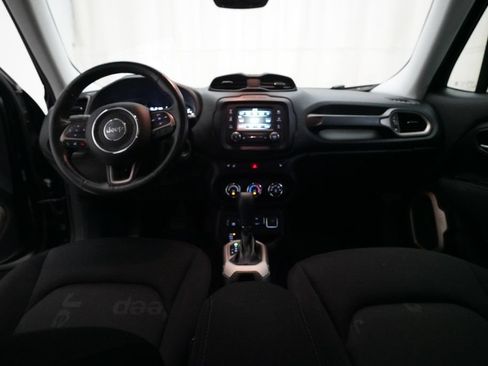 Used 2017 Jeep Renegade Latitude w/ Cold Weather Group AWD/4WD image 5