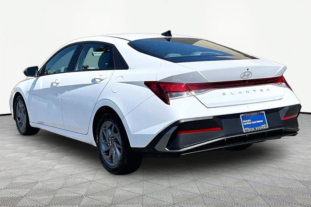 Certified 2024 Hyundai Elantra SEL FWD image 7