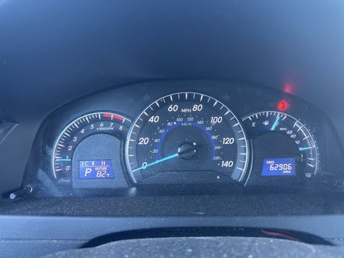 Used 2013 Toyota Camry XLE w/ Leather Pkg image 11