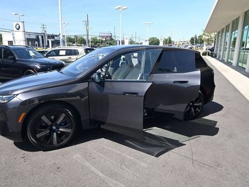 Used 2024 BMW iX xDrive50 w/ Sport Package AWD/4WD image 40