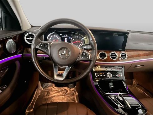 Used 2018 Mercedes-Benz E 400 4MATIC Sedan image 6