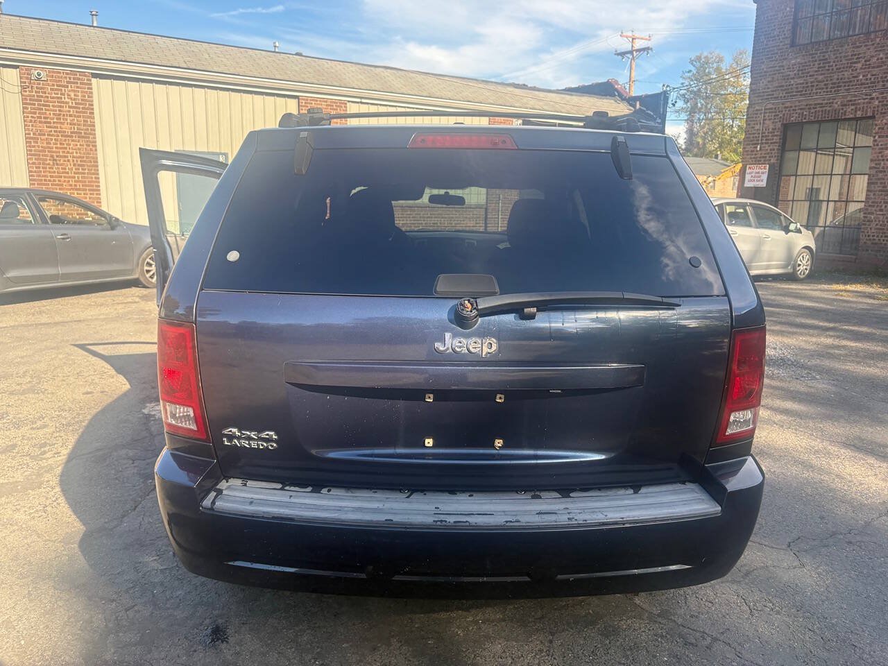 Used 2010 Jeep Grand Cherokee Laredo AWD/4WD image 27