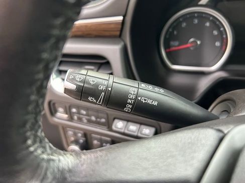 Used 2021 Chevrolet Tahoe Premier w/ Premium Package image 26