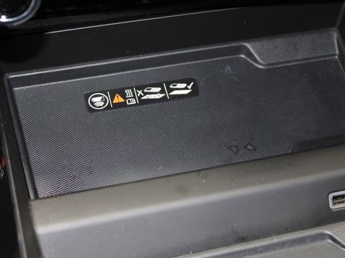 Used 2025 Chevrolet Suburban Z71 image 41