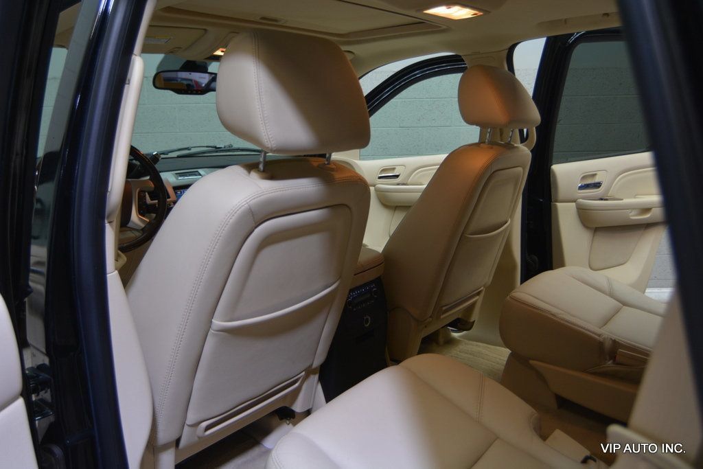 Used 2007 Cadillac Escalade AWD w/ Climate Package image 20