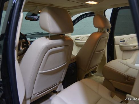 Used 2007 Cadillac Escalade AWD w/ Climate Package image 20