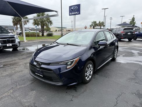 Used 2024 Toyota Corolla LE image 3