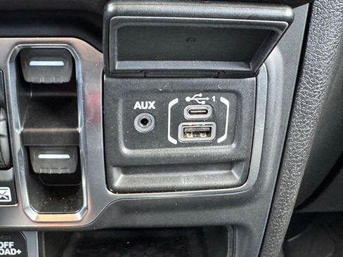 Used 2024 Jeep Wrangler Unlimited AWD/4WD image 28
