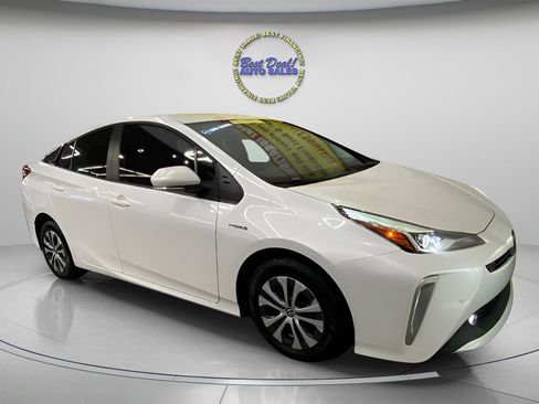 Used 2022 Toyota Prius LE image 7
