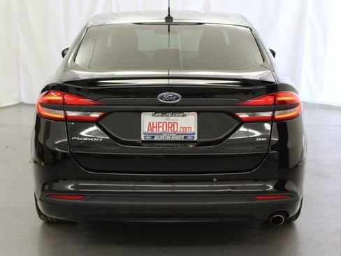 Used 2018 Ford Fusion SE w/ Equipment Group 201A FWD image 7