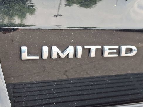 Used 2018 Ford Expedition Limited RWD image 22