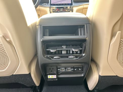 New 2025 Jeep Grand Cherokee Limited w/ Black Appearance Package image 35