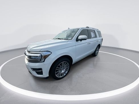 Used 2023 Ford Expedition Limited image 4