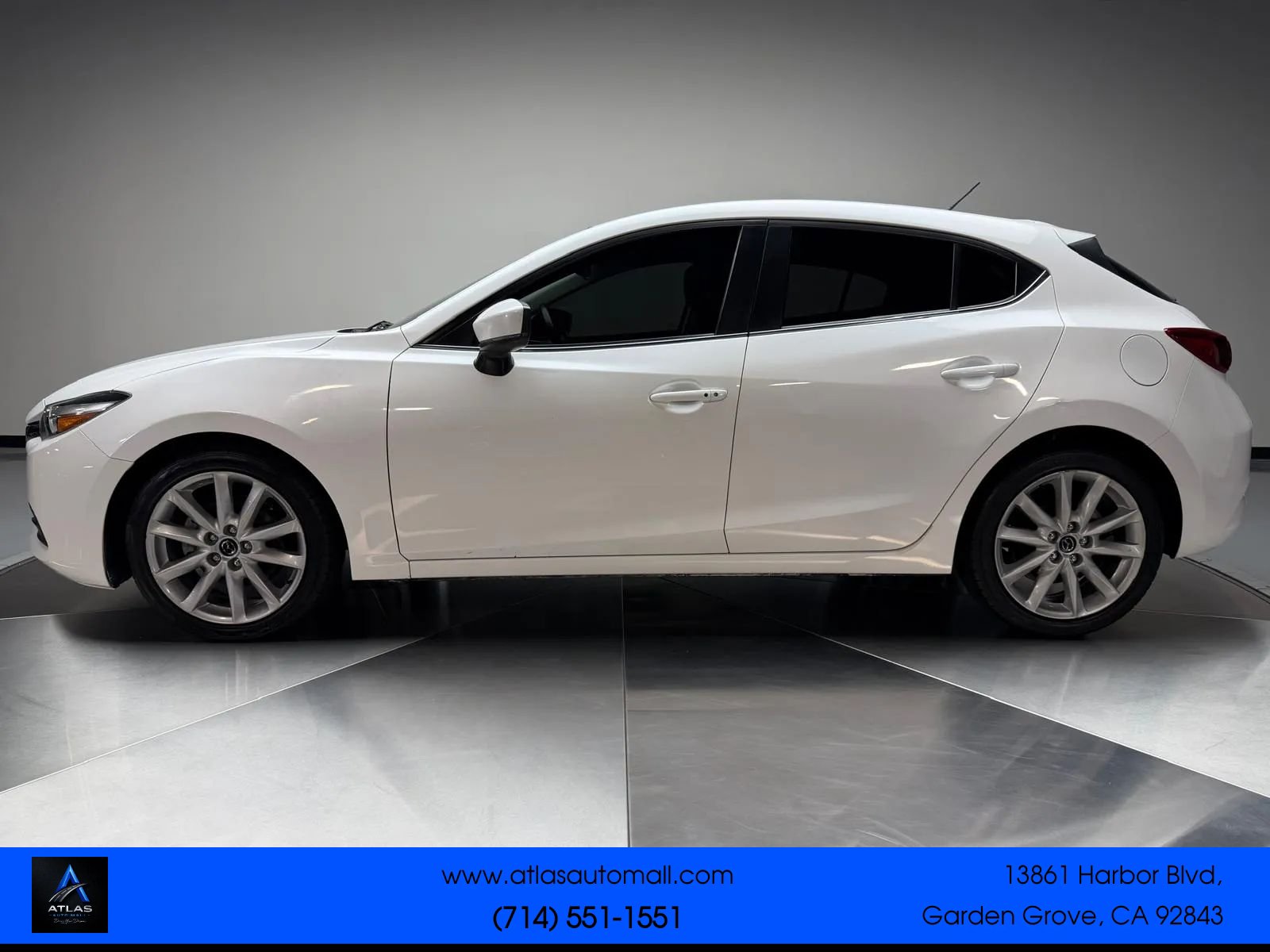 Used 2017 MAZDA MAZDA3 Touring FWD image 4