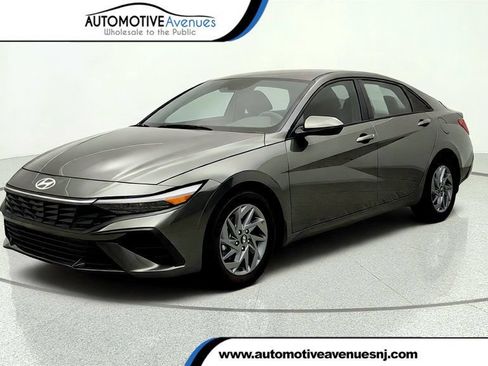 Used 2024 Hyundai Elantra SEL FWD image 1