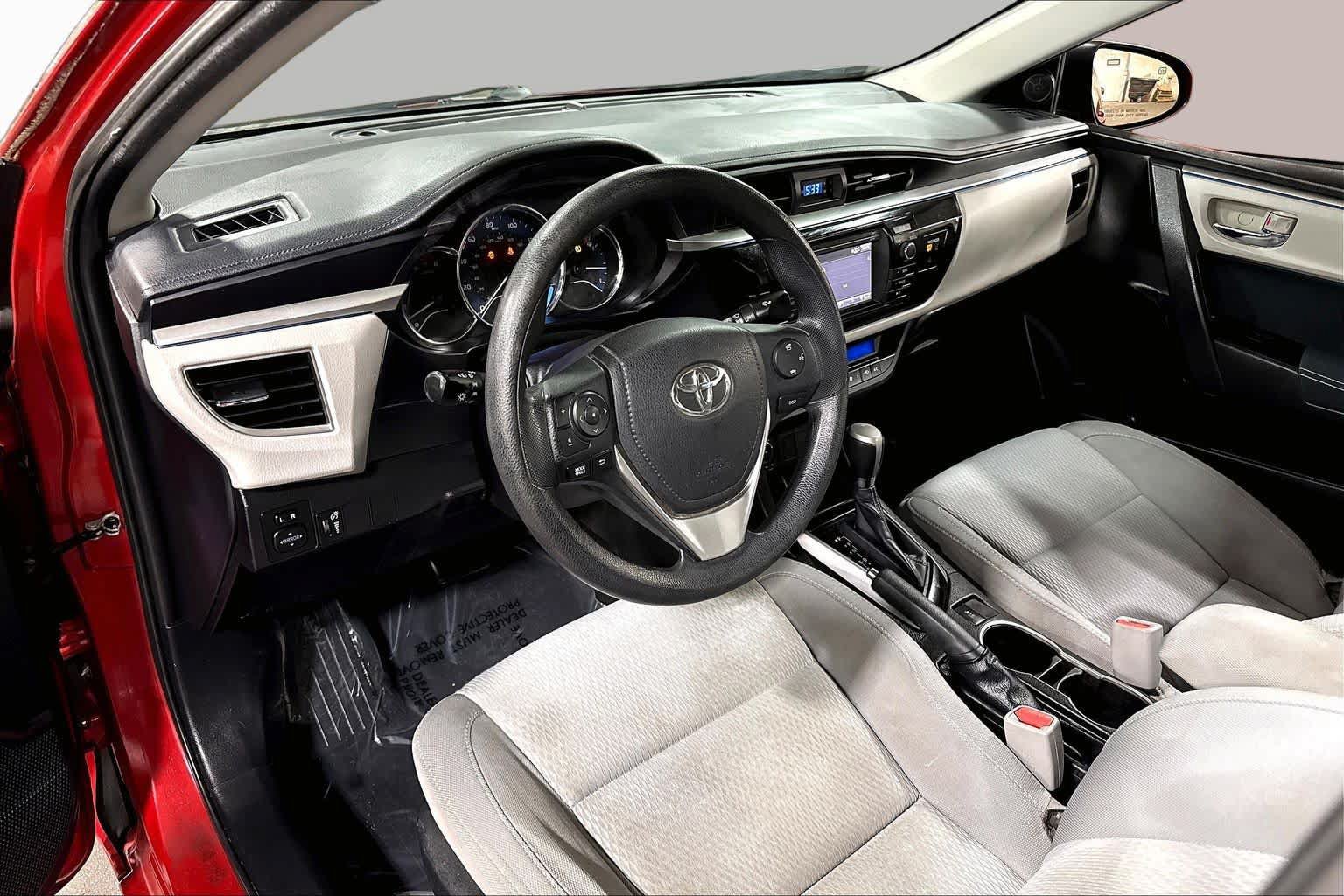 Used 2015 Toyota Corolla LE FWD image 17