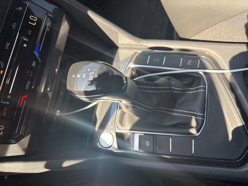 Used 2023 Volkswagen Tiguan SE R-Line FWD image 23