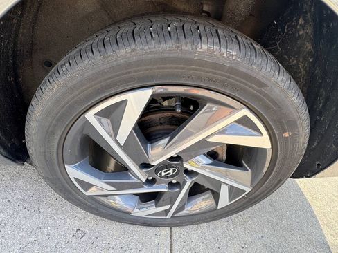 Used 2025 Hyundai Elantra SEL FWD image 25