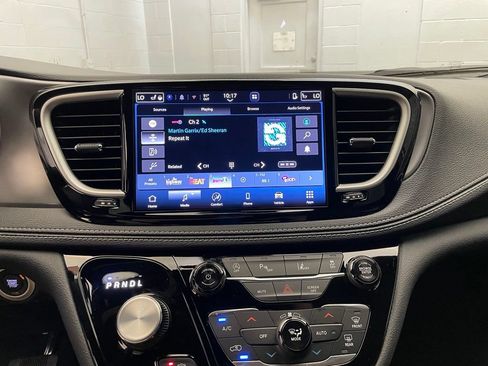 New 2026 Chrysler Pacifica Select AWD/4WD image 10