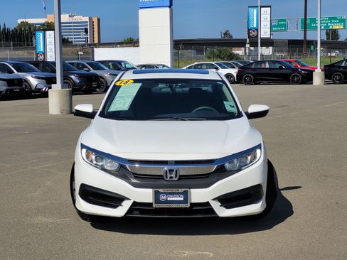 Used 2018 Honda Civic EX image 2