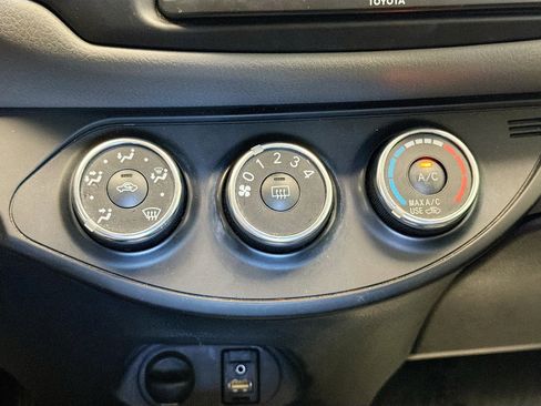 Used 2017 Toyota Yaris L w/ Carpet Mat Package image 10