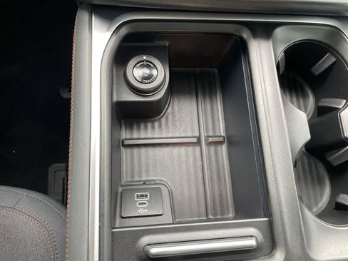 Used 2025 Ford Expedition Active image 26