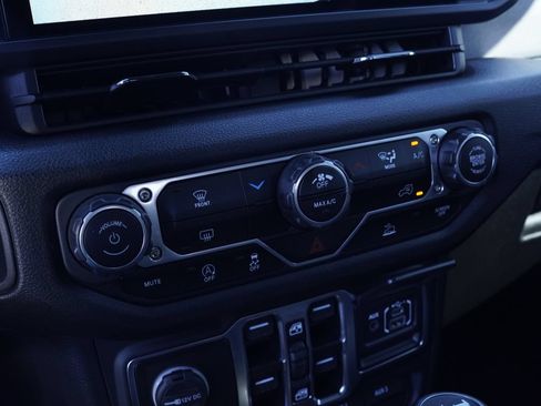 Used 2024 Jeep Wrangler Unlimited Sport AWD/4WD image 18
