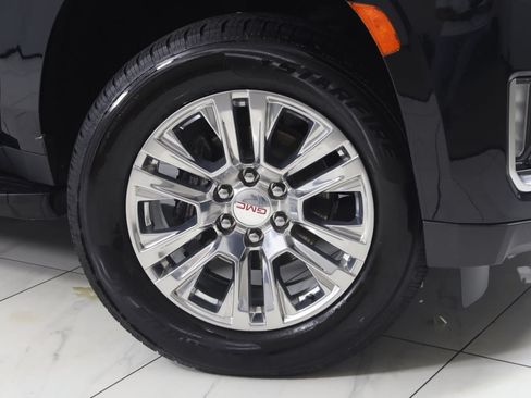 Used 2021 GMC Yukon Denali w/ Advanced Technology Package AWD/4WD image 18