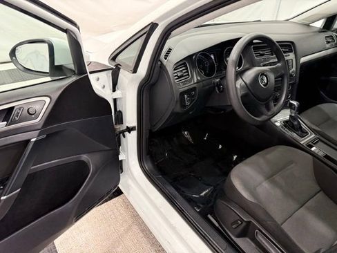 Used 2016 Volkswagen e-Golf SE w/ DC Fast Charging Package image 28