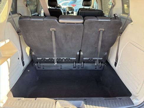 Used 2015 Chrysler Town & Country Touring image 23